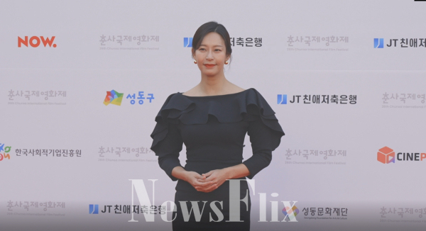 [포토] 춘사국제영화제 배우 정애연, '블랙 드레스로 우아하게'
